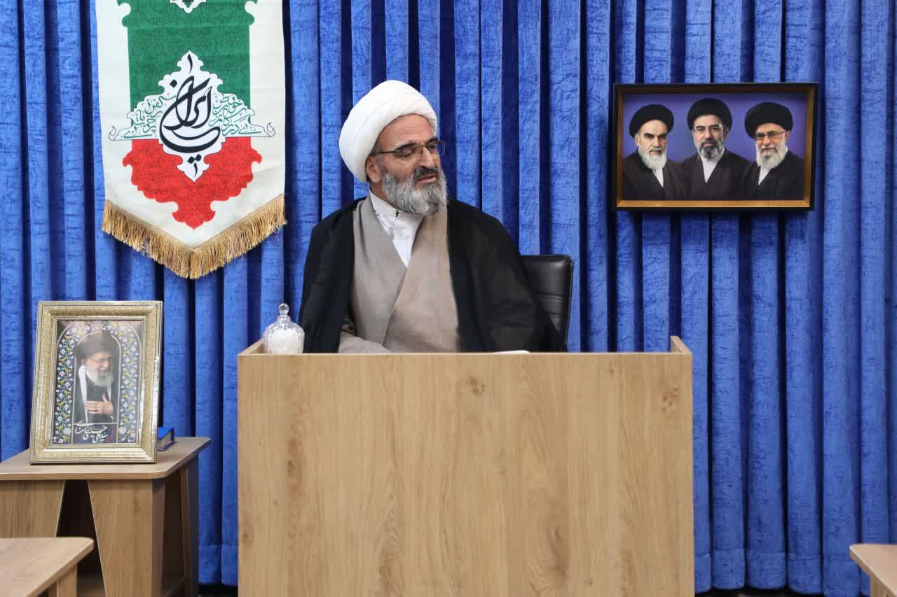 امام جمعه سمنان: همه بخش‌ها به‌عنوان پشتوانه اجتماعات شبانه عمل کنند