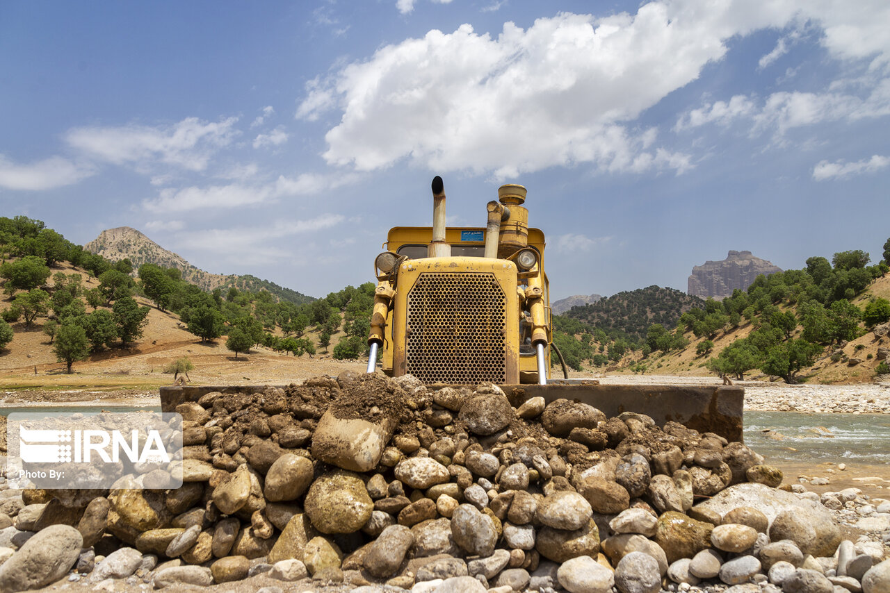 مرمت و بازگشایی ۱۲ مسیر عشایری در دزفول