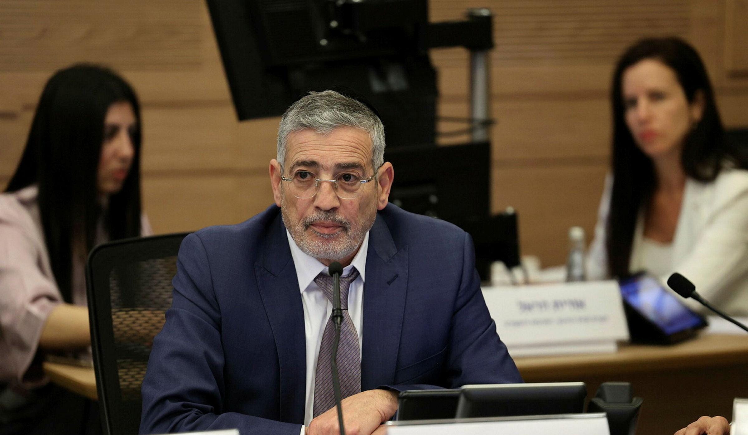 دو مقام دولتی در مورد تهدید به اخراج مرد حزب مورد بازجویی قرار گرفتند