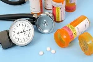 فشار خون بالا؛ بیماری‌ای که اغلب به دو دارو نیاز دارد + اینفوگرافیک