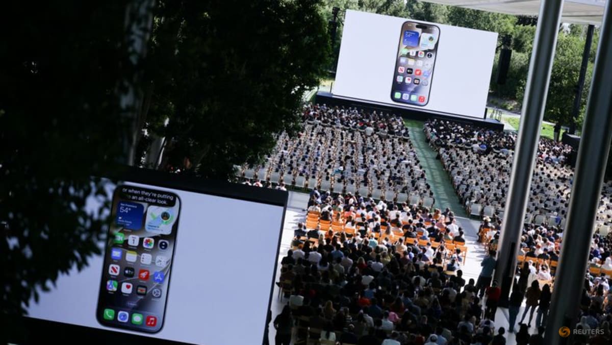 با شروع کنفرانس WWDC اپل، سرمایه گذاران می خواهند بدانند که آیا هوش مصنوعی سیری را نجات می دهد یا خیر