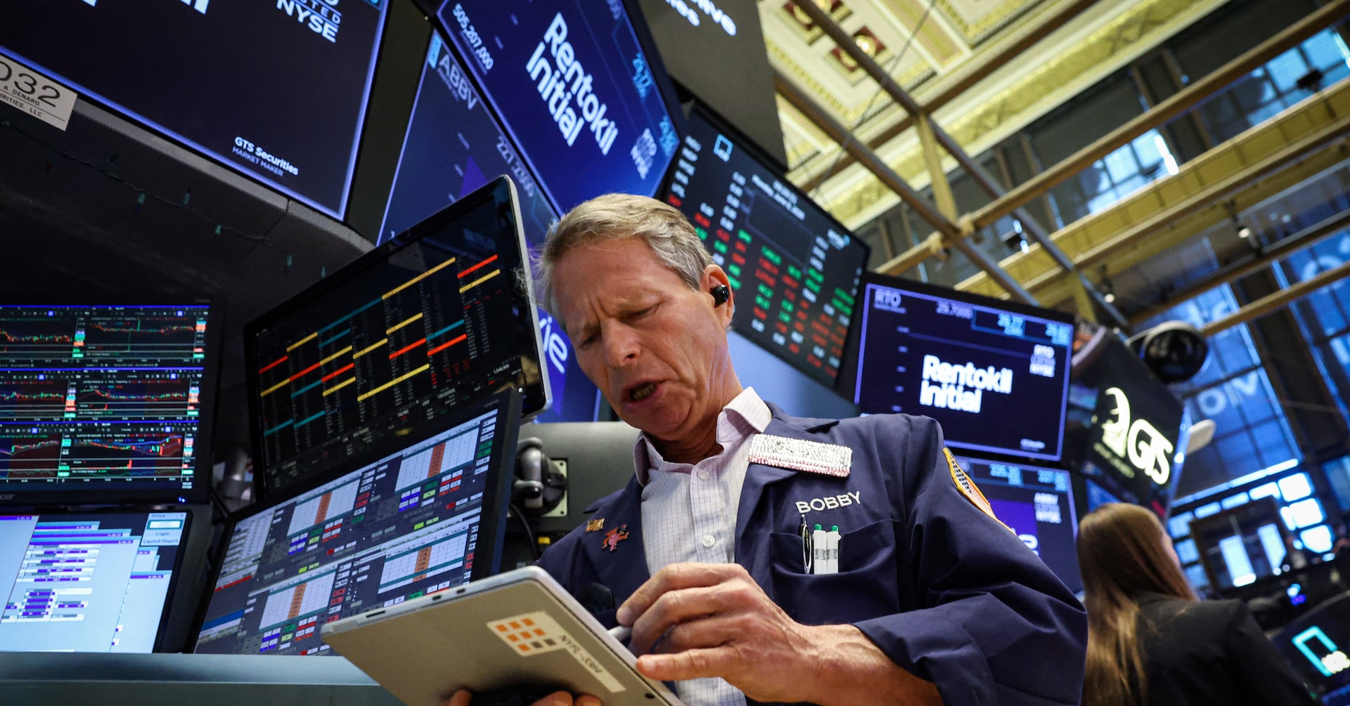 S&P 500 و Nasdaq با از سرگیری فروش فناوری به پایین ترین سطح یک ماهه سقوط کردند