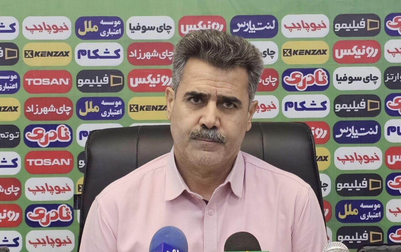 سرمربی صنعتنفت آبادان استعفا داد