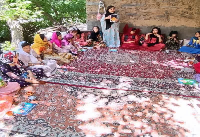 هم‌نشینی کتاب و طبیعت، تجلی دانایی در کوچ بهاری "بیساران سروآباد"