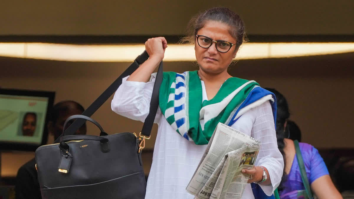 یکی دیگر از Jolt To Mamata، نماینده TMC Rajya Sabha، Sushmita Dev استعفا داد