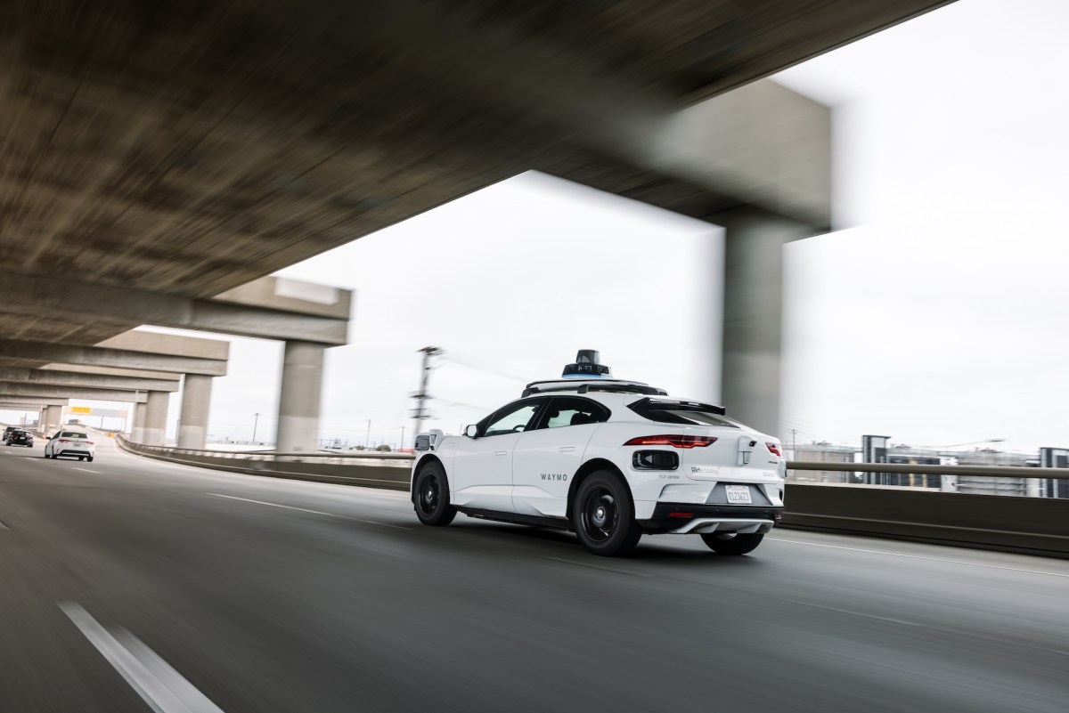 Waymo می گوید که معیار بهتری برای مقایسه رباتاکسی با انسان ساخته است