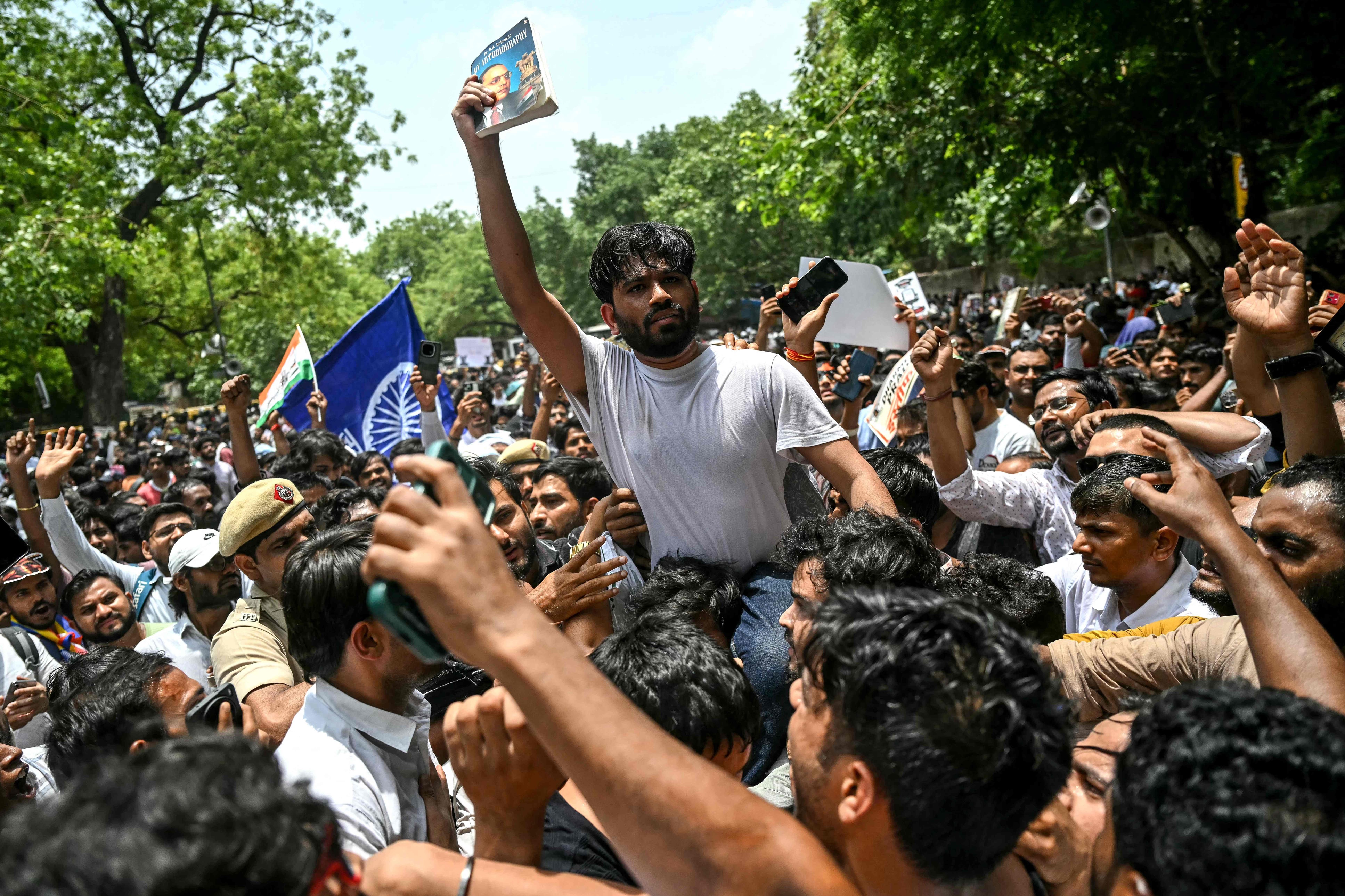 دیپکه به پرادان مهلت 13 ژوئن می دهد و اعتراض سراسری را تهدید می کند