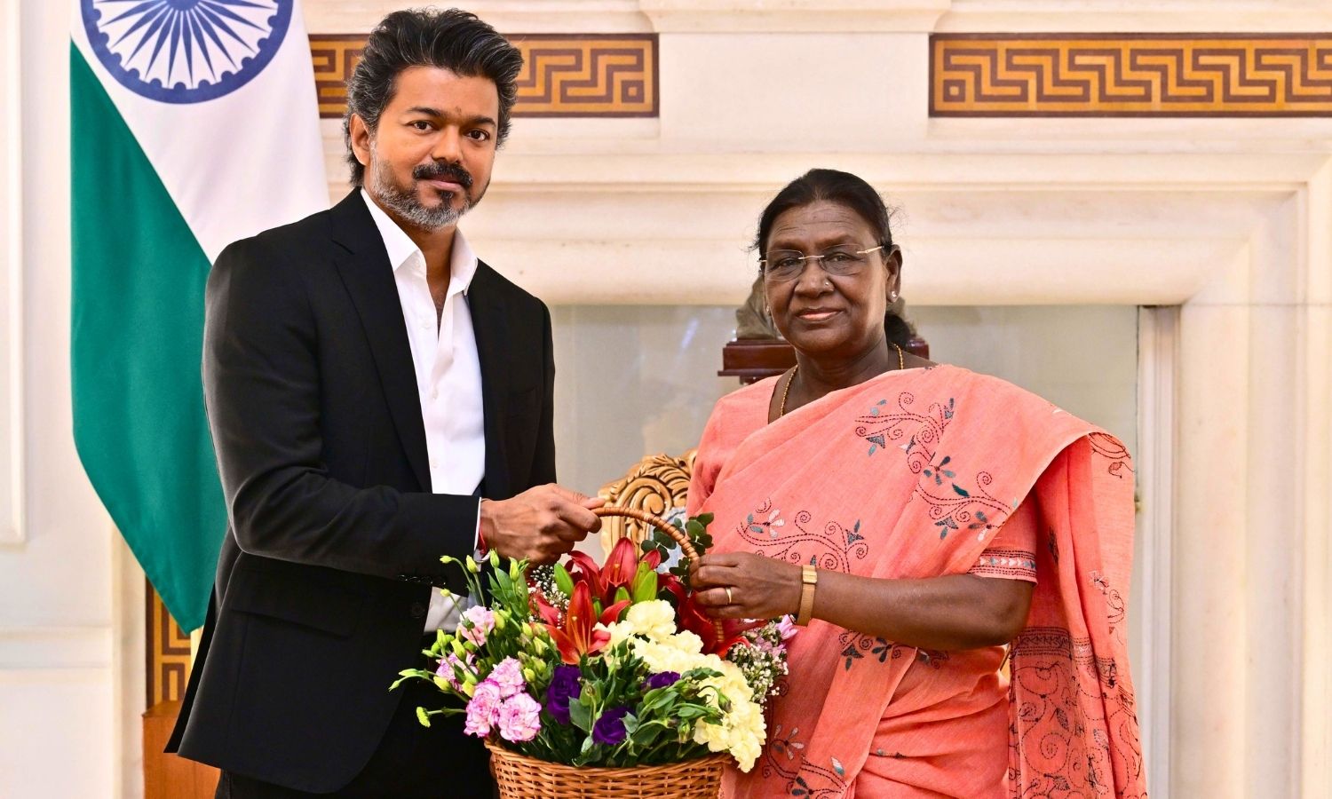 TN CM Vijay در دهلی، بازدید از Prez Murmu، برای ملاقات با راهول، سونیا گاندی