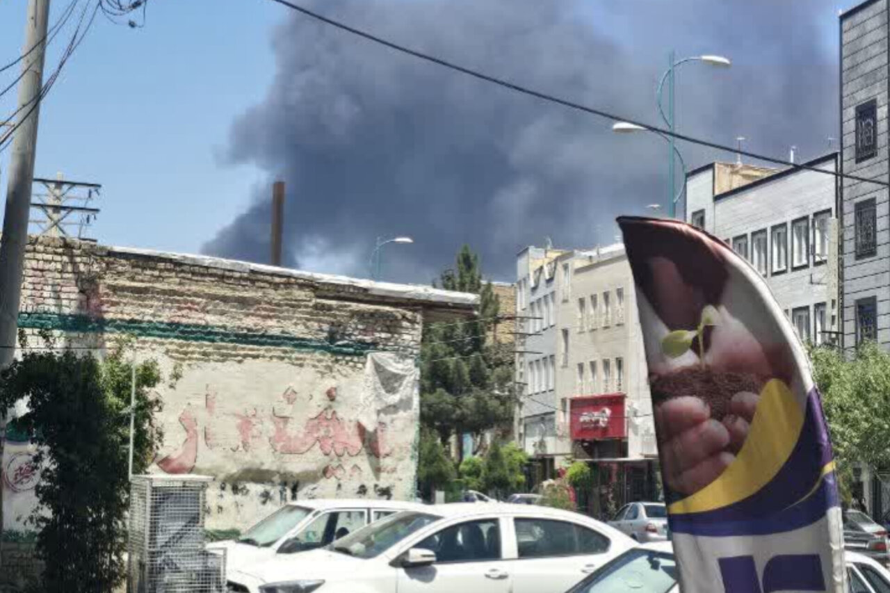 آتشسوزی در یک انبار واقع در میدان قیام