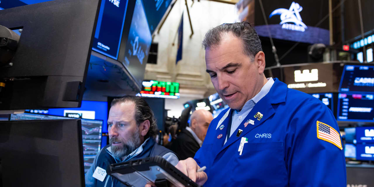 Micron، Super Micro، Newmont، Robinhood، Casey's و سایر سهام که بازار امروز را توضیح می دهند