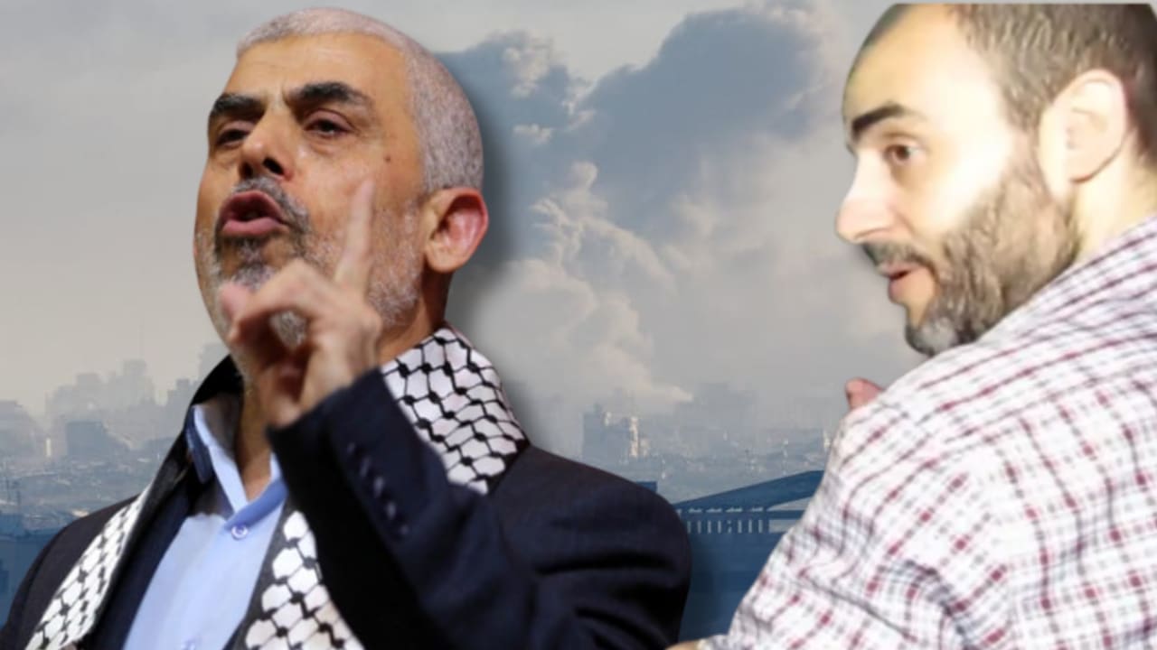 اقلام حماس از جمله نقشه های جنگی سینوار در نمایشگاه مرکز اطلاعات جدید به نمایش گذاشته شده است