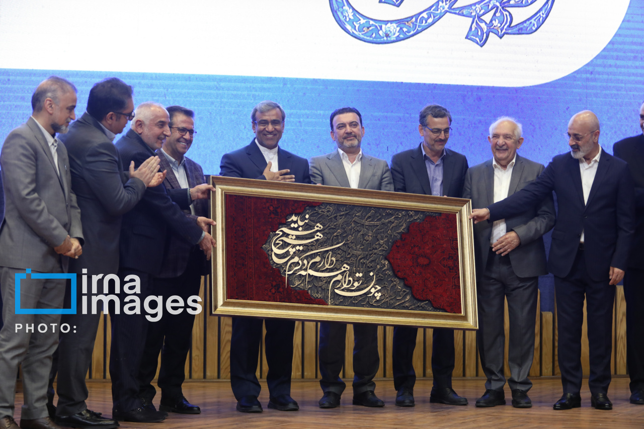 مراسم تجلیل از صادرکنندگان نمونه در مشهد
