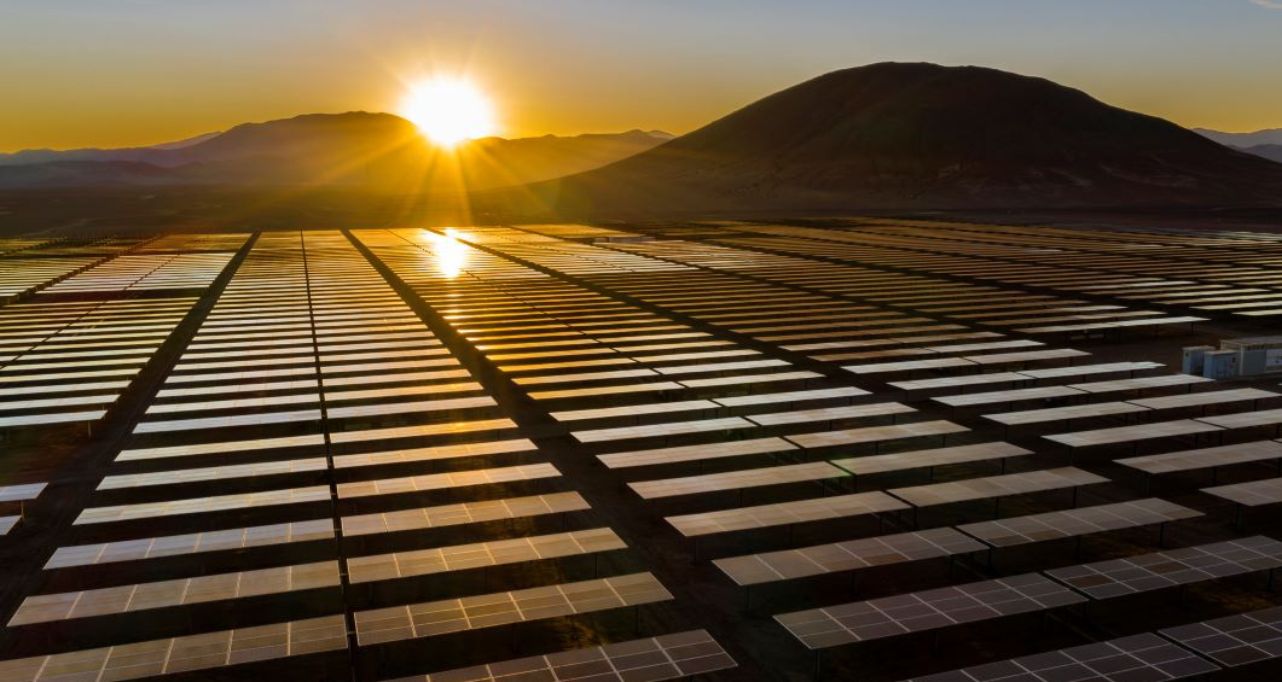 آذربایجان شروع به ساخت کارخانه پنل خورشیدی می کند