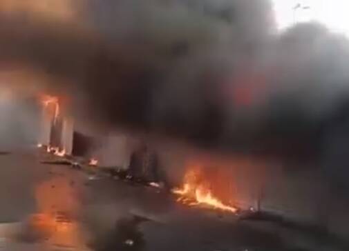 فیلم/ نجات ۳۹ مهاجر از یک تریلی آتش گرفته در تگزاس