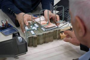 شرایط دریافت وام ۷۰۰ میلیونی برای همه | با اقساط بلند مدت وام بگیرید