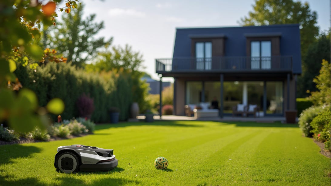 اولین ربات چمن زنی Roborock اینجاست