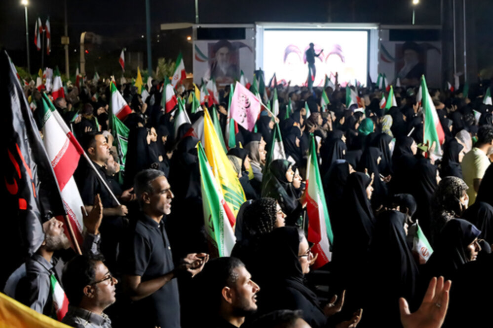 هشدار تندروزنامه اصولگرا:تجمعات شبانه دچار فتنه شده و میدان به دست نفاق افکنها افتاده/ خواستار انحلال شعام و خراب کردن وزارت خارجه برسر مسئولانش هستند