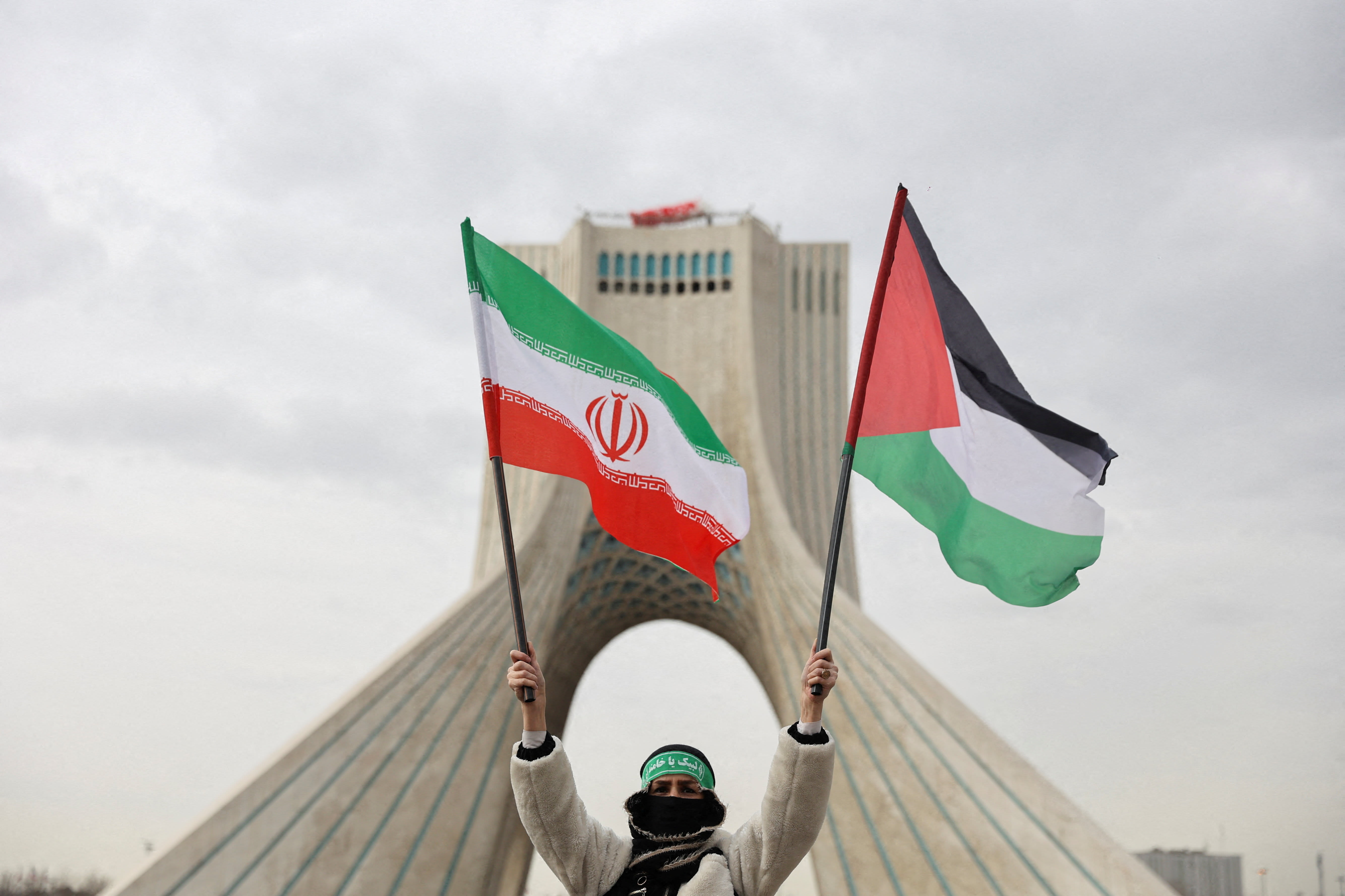 سپاه از ایران دفاع نمی کند، انقلاب اسلامی را صادر می کند - نظر