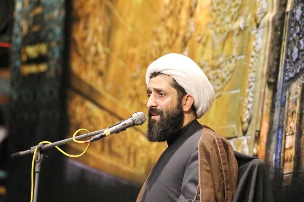 مکتب عاشورا نسخه ایستادگی در برابر سلطه است