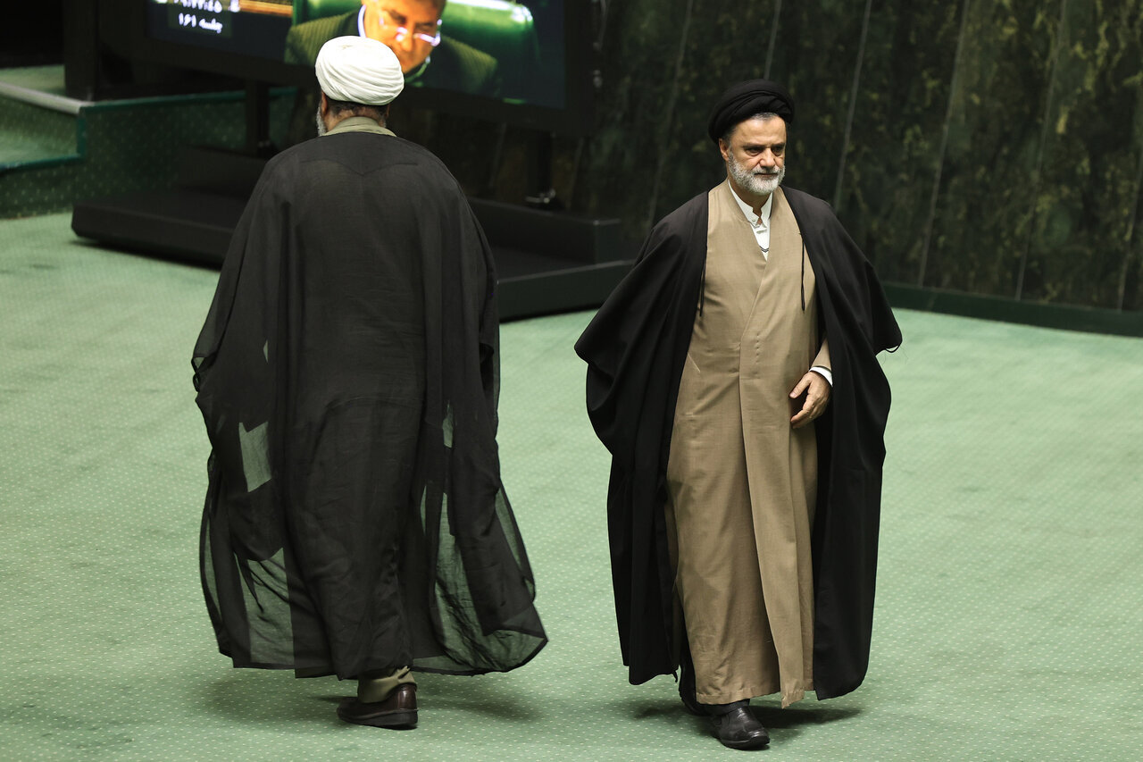 این نمایندگان مجلس بحای برخورد منطقی با مذاکرات، برچسب می زنند،تخریب می کنند و داوری شتابزده دارند