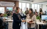 چگونه هدیه سازمانی به افزایش وفاداری کارکنان کمک می‌کند؟