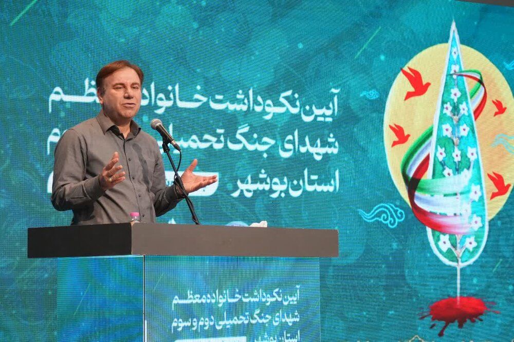 استاندار بوشهر: ادارات مشکلات خانواده شهدا را پیگیری کنند