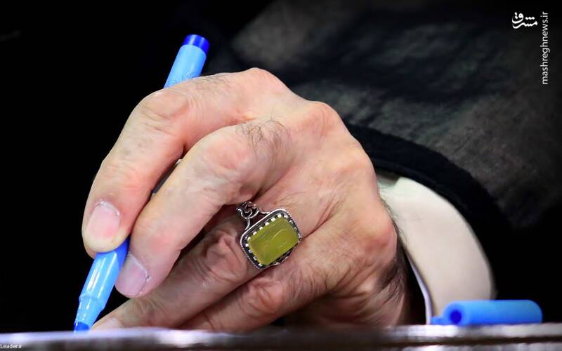 عکس/ دستخط منتشر نشدهای از رهبر شهید انقلاب
