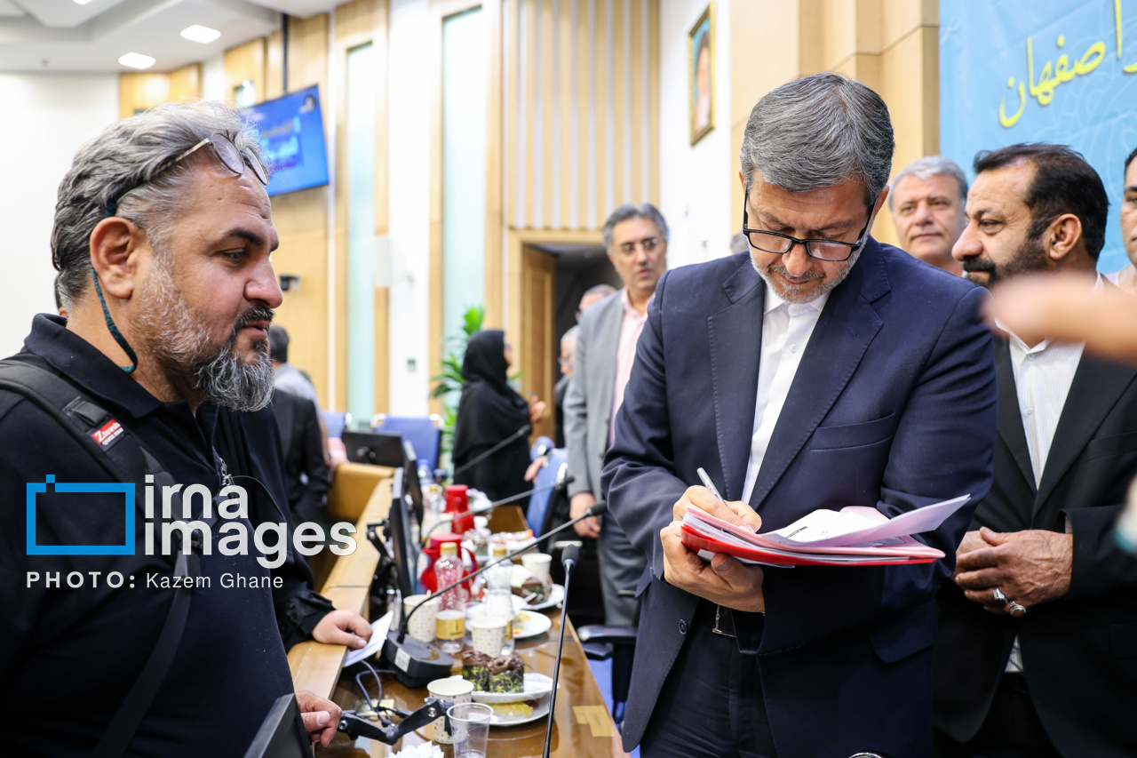 نشست مطبوعاتی استاندار اصفهان