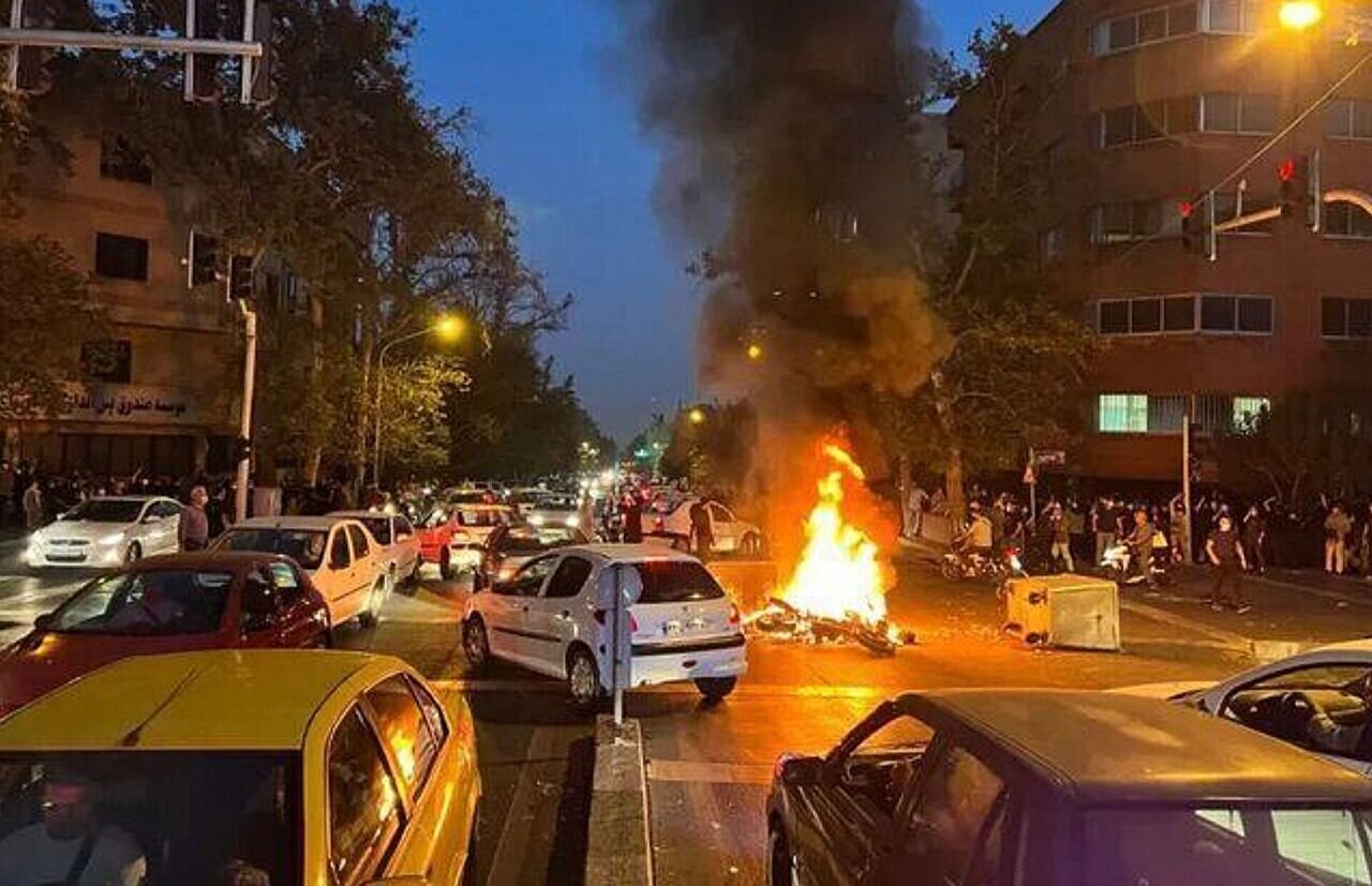 سیگنال‌فروش‌های وطنی مبلغ مبتذل‌ترین سویه‌های نولیبرالی هستند