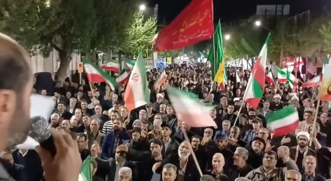 تجمع شبانه حماسی زادگاه شهید باکری در خیابان