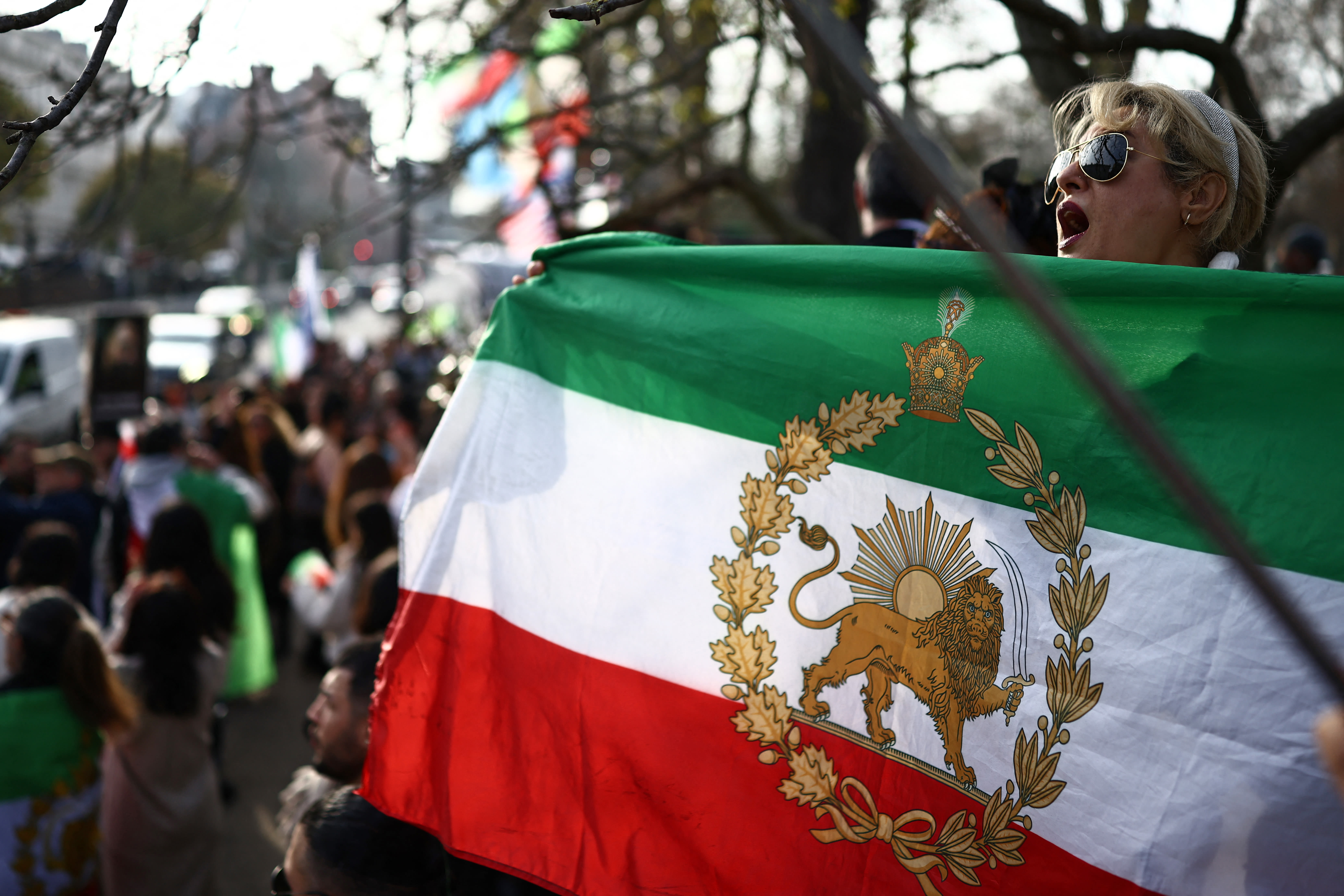 منبع ایرانی به «پست» گفت: «همه ما از توافق شوکه شده‌ایم، نگران باشید که رژیم احساس کند «برنده شده است».