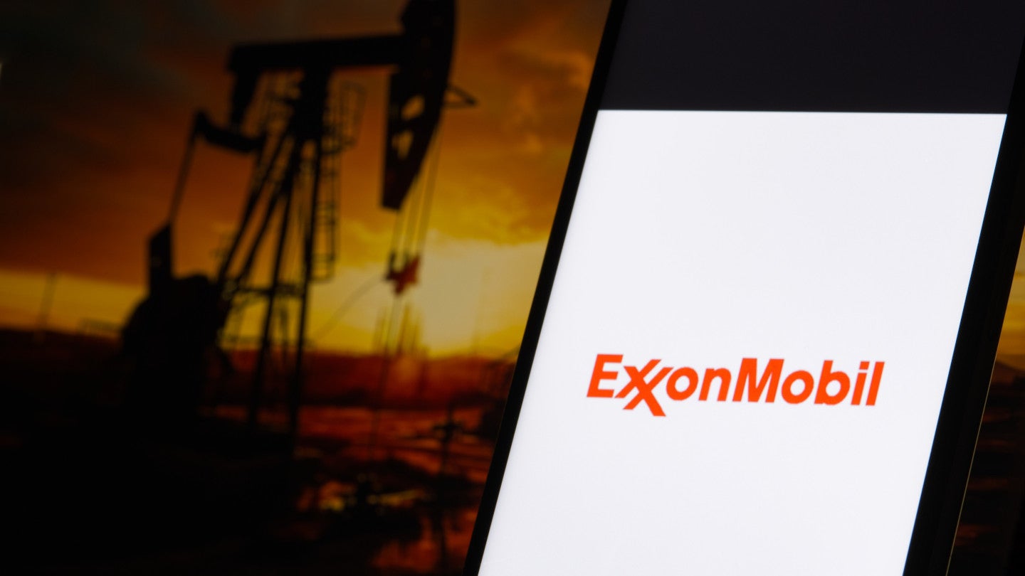 ExxonMobil پیشنهاد مرحله اولیه برای Woodside Energy Group را بررسی می کند