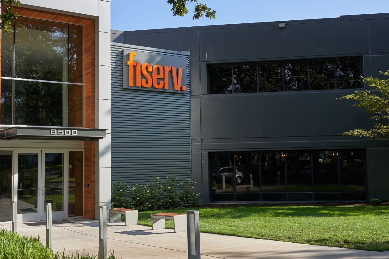 مدیر عامل Fiserv پس از افت بیش از 71 درصدی سهام در دوره کوتاه تصدی خود فرار می کند