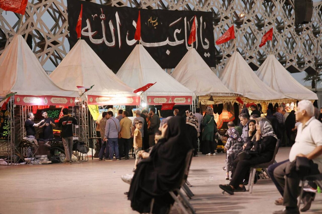 چراغ محرم در میدام امام حسین(ع) روشن است