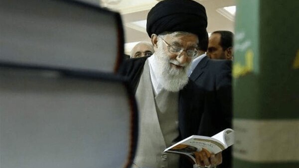 رهبری داشتیم که مادرش حافظ‌شناس بود