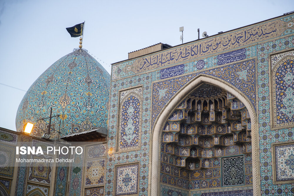 آیین تعویض پرچم گنبد حرم مطهر حضرت شاهچراغ (ع)