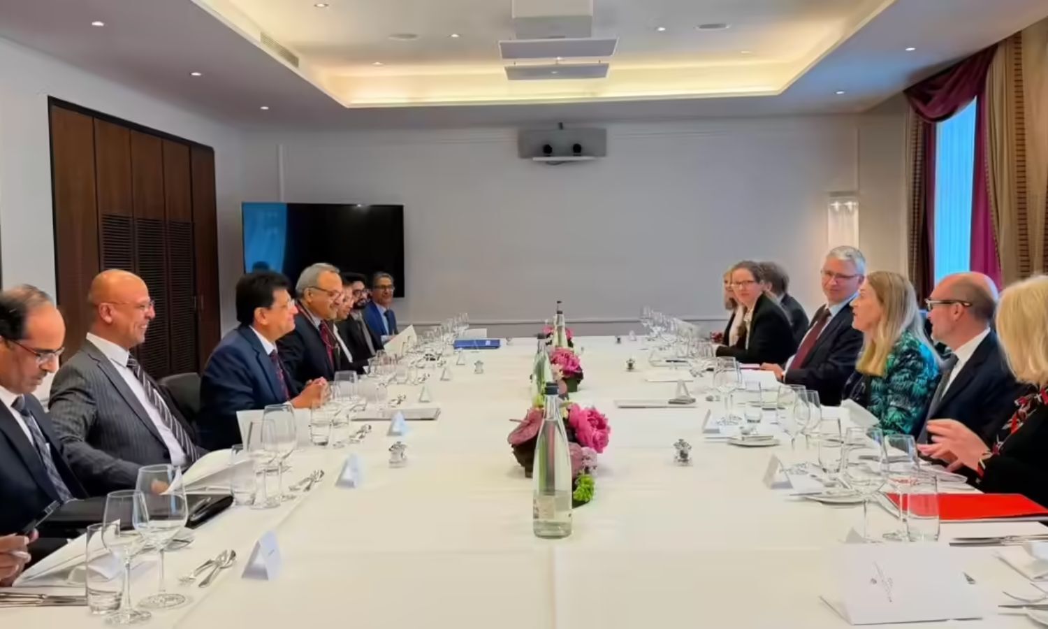 هند، سوئیس در مورد گسترش داروسازی، همکاری علوم زیستی بحث می کنند