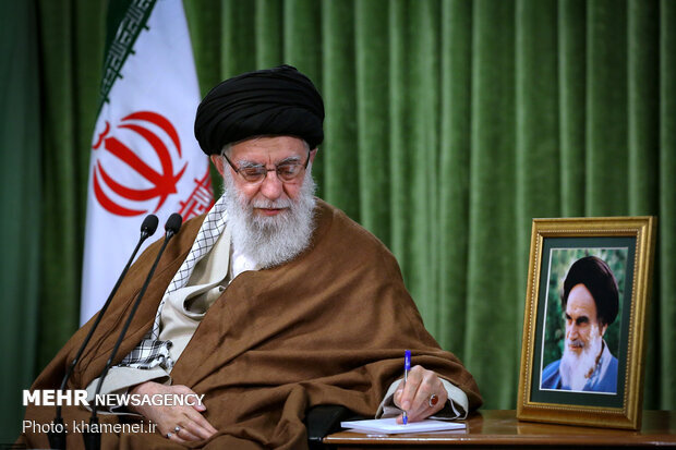 «سه نامه در ۱۰ سال؛ حاوی پیامهای رهبر شهید به جوانان غربی» منتشر شد