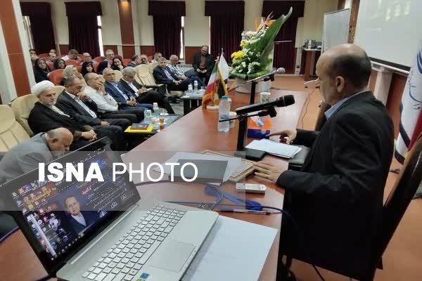 نشست داستان یک کتاب، یک نویسنده با محوریت کتاب «در امتداد امید» برگزار شد
