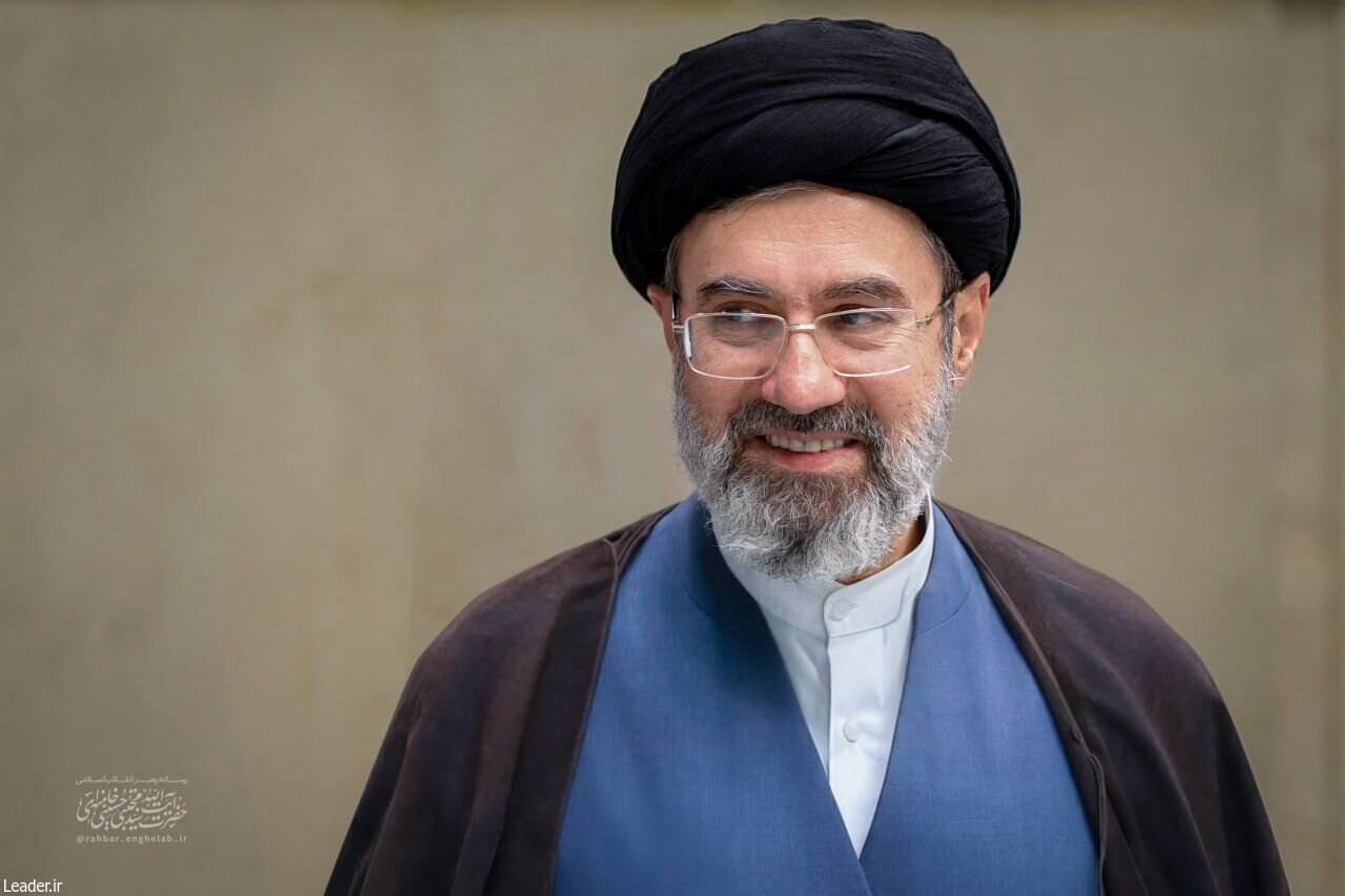 تصویر کمتر دیده شده از آیت الله سید مجتبی خامنه ای