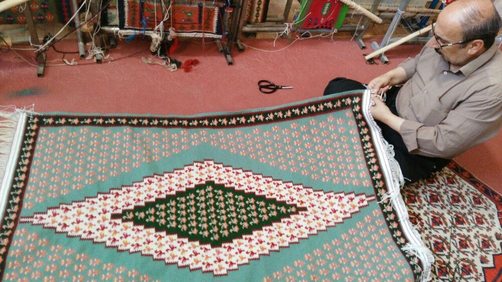 جلوهگری زیراندازی باستانی در خانه زاگرسنشینان