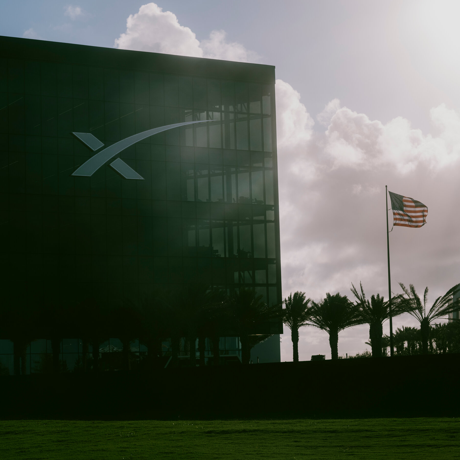 Riding High After I.P.O. SpaceX برای خرید A.I. راه اندازی با 60 میلیارد دلار