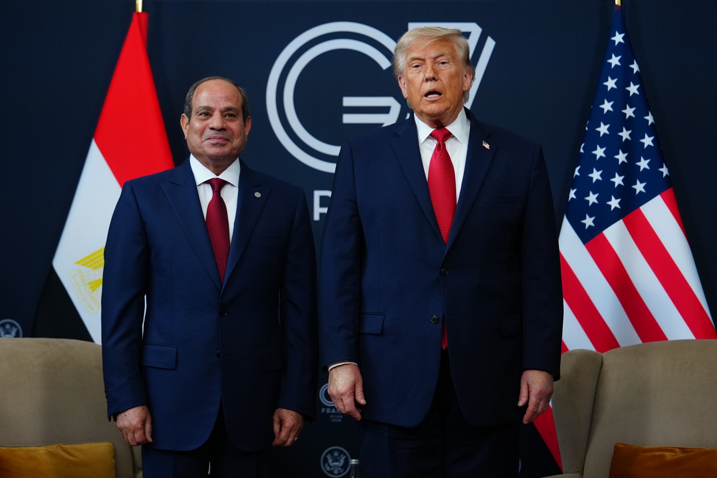 ترامپ تهدید کرد که اگر ایران «رفتار» نداشته باشد، بمب‌ها را پرتاب خواهد کرد.