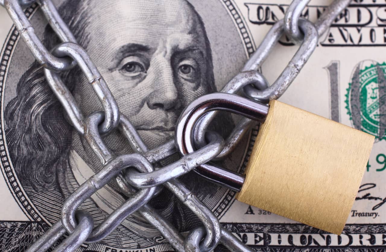 دلار کمتر و استانداردهای مبهمتر: در تلاش برای تضعیف سختترین ناظر مالی واشنگتن