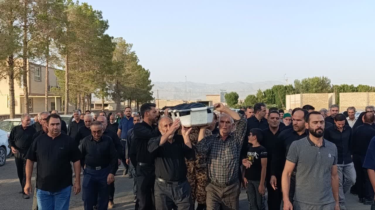 تشییع پیکر مادر سردار شهید «محمد رفیع رفیعیان» در بهاباد
