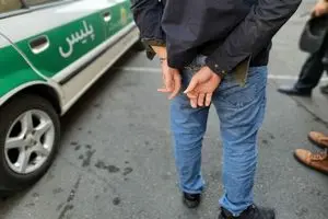 ضربه پلیس به شبکه جعل نشان تجاری؛ کارگاه تولید تیغ تقلبی پلمب شد
