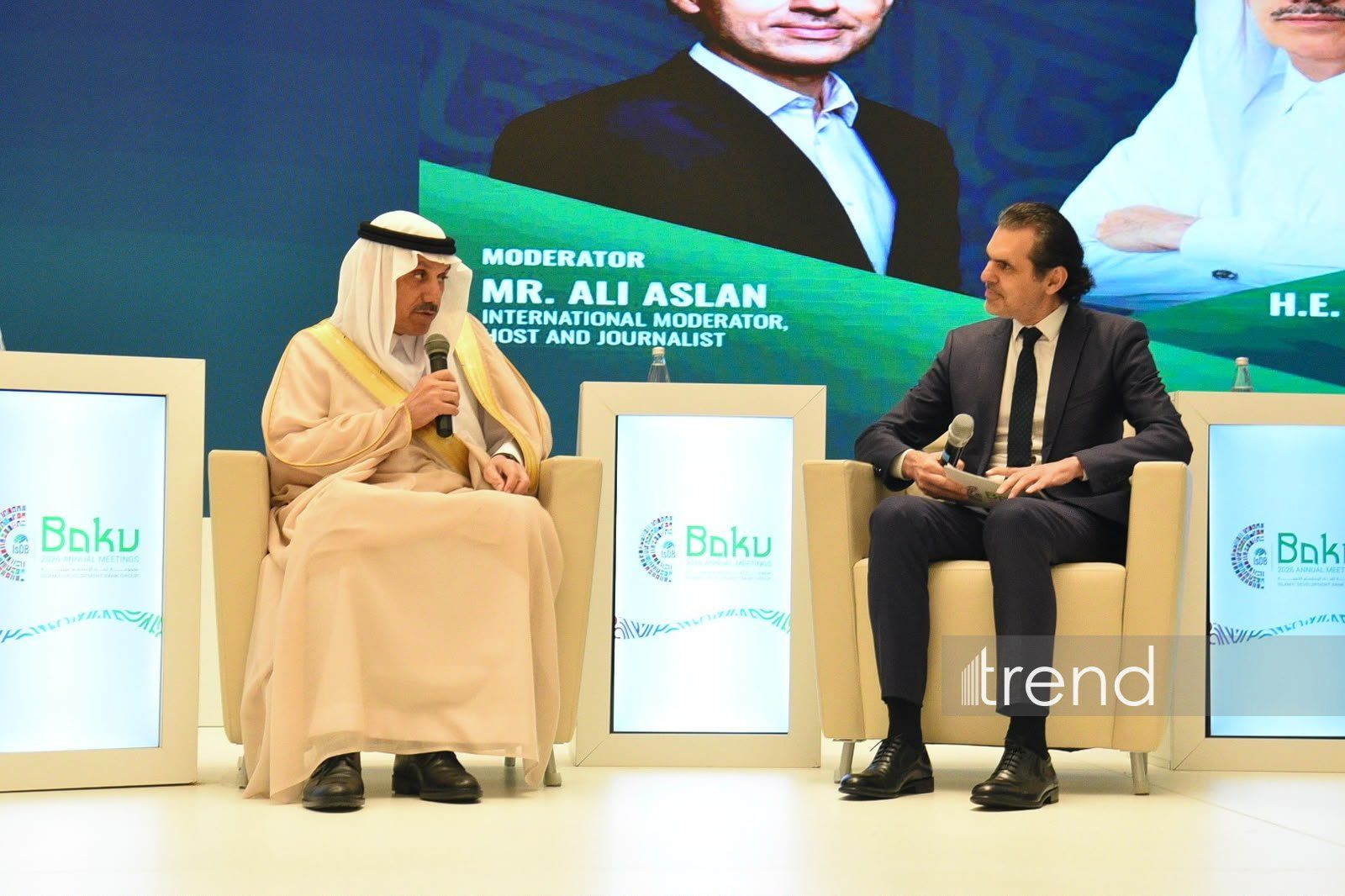 IsDB پروژه های حمل و نقل و راه آهن را با همکاری آذربایجان - الجاسر بررسی می کند