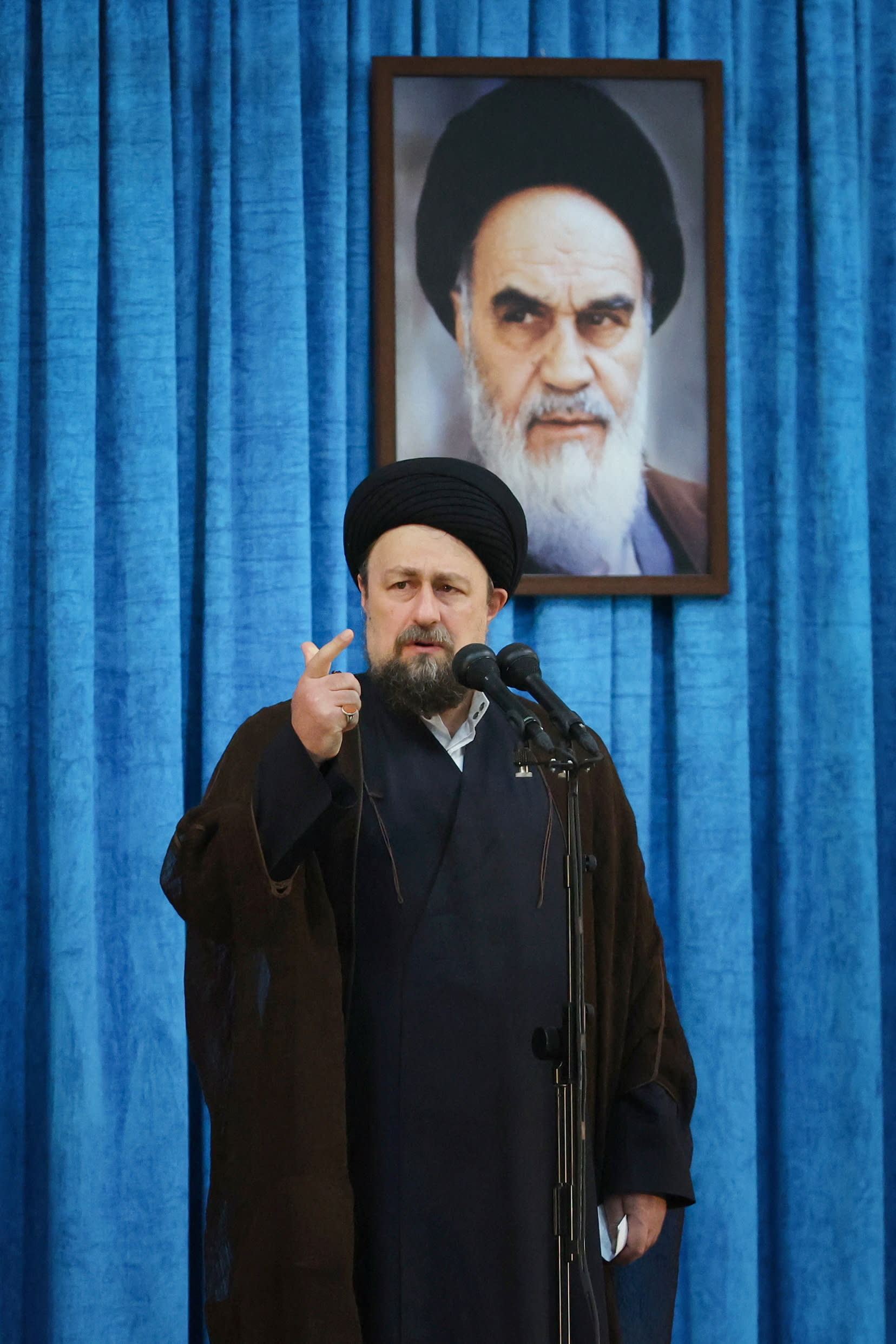 "جهاد اکبر از امروز آغاز می شود": نوه خمینی توافق را "پیروزی بزرگ" ایران می خواند.