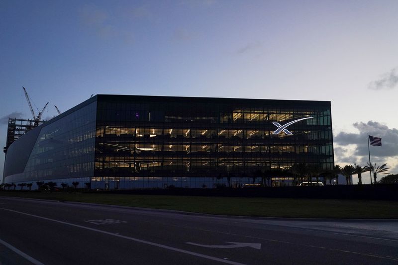 سهام SpaceX با از بین رفتن جنون پس از عرضه اولیه اولیه سهام کاهش یافت