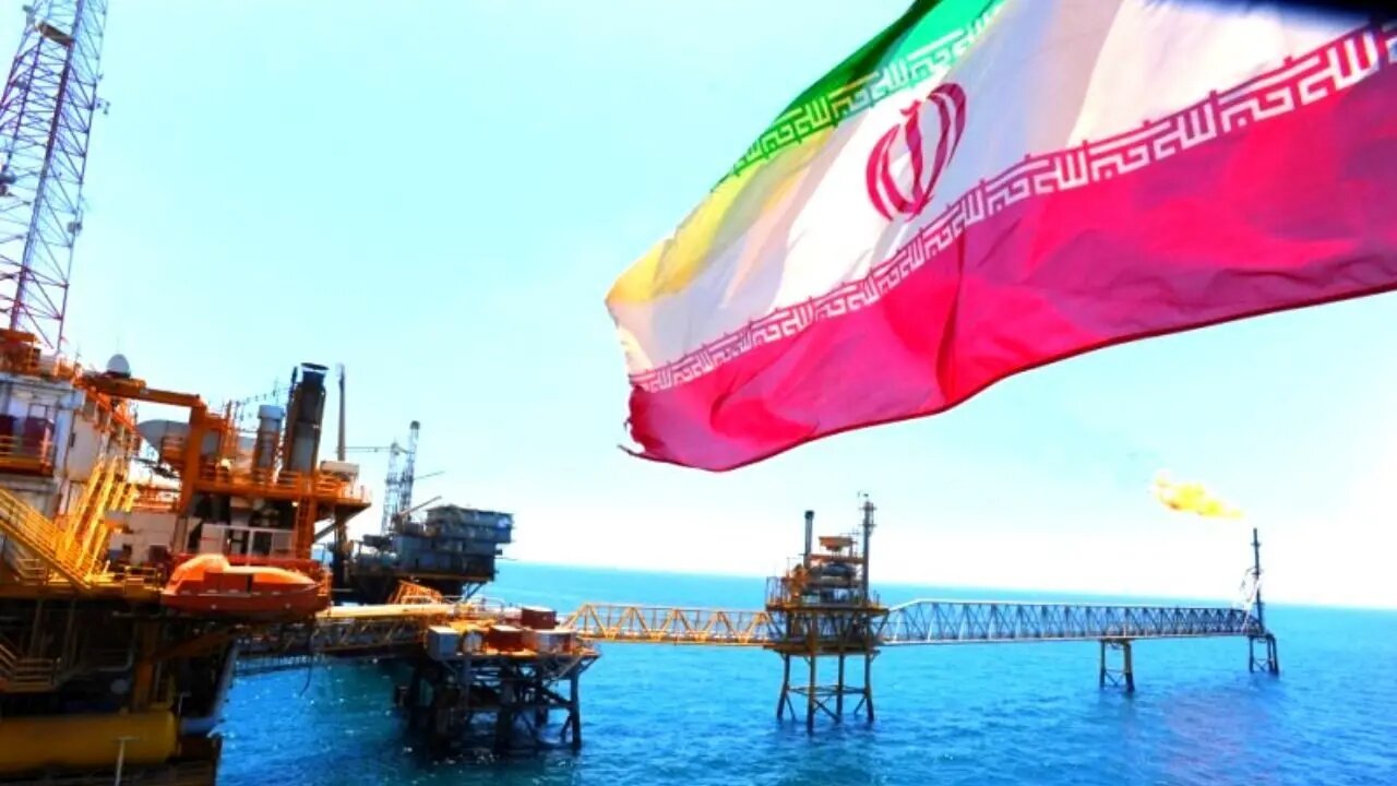 چه کسانی مانع کاهش قیمت دلار می‌شوند؟/ افقه: لغو تحریم‌ها، می‌تواند رشد اقتصادی را دو رقمی کند
